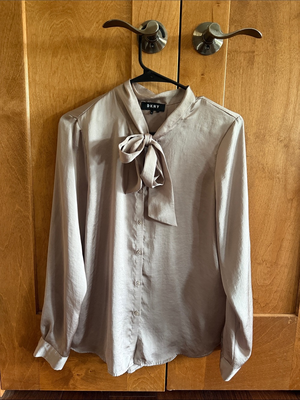 DKNY Taupe Satin Bow-Tie Button Down Blouse sz Med